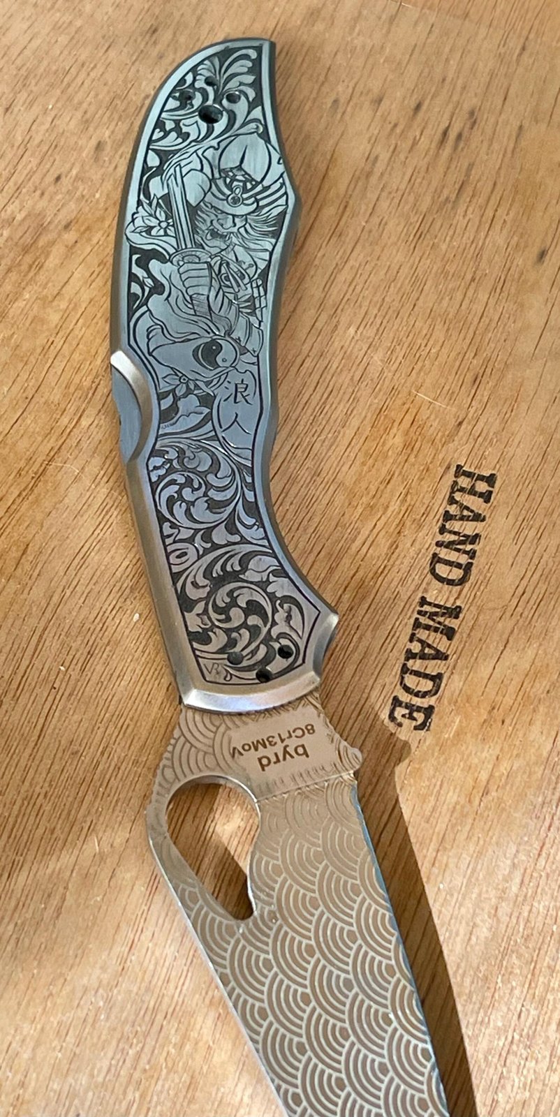 Unique hand engraved Spyderco CaraCara Ronin knife custom engraved custom knife accessory by The Steel Canvas SKU KN-01