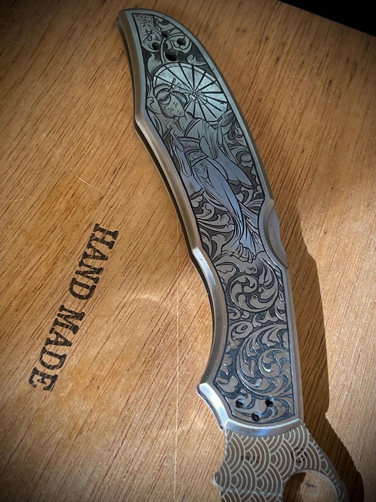 Unique hand engraved Spyderco CaraCara Ronin knife custom engraved custom knife accessory by The Steel Canvas SKU KN-01